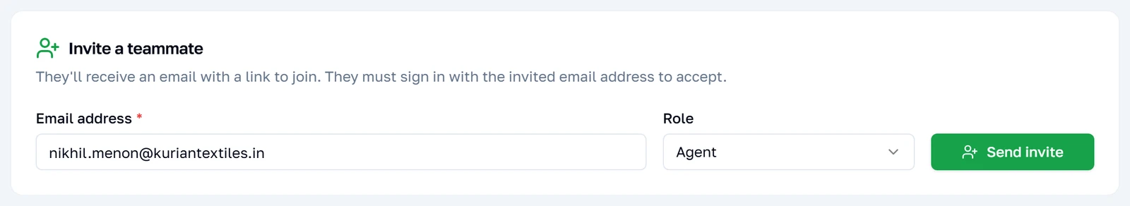 Ang invite form na may na-type na email address at napiling role